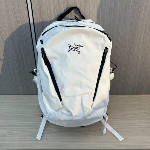 Arc\'teryx Mantis 26L White Backpack | Multi-functional Outdoor Commuter Backpack main image 4
